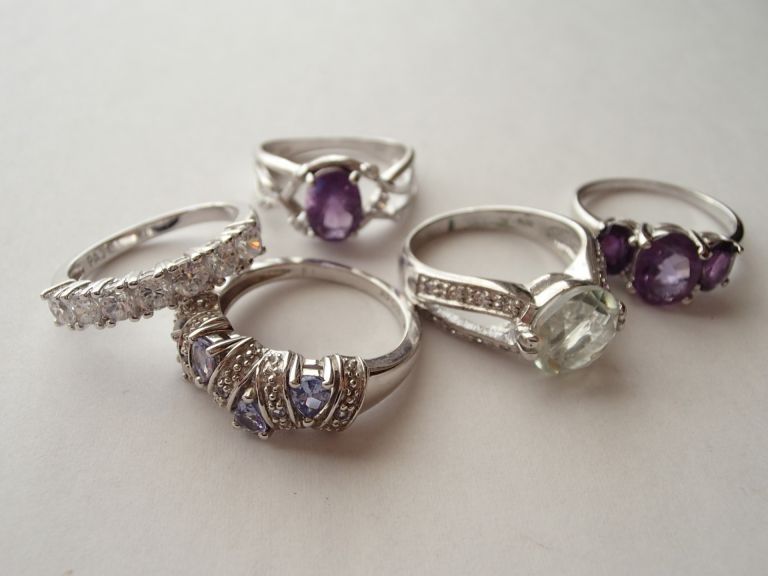 指輪サイズ直しで叶える大切なリングの長寿命と心に寄り添う輝き